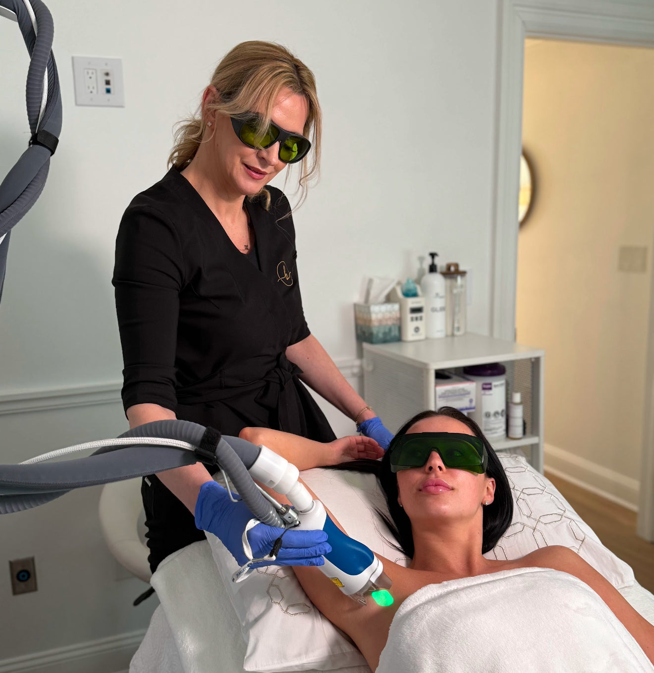 Under armpits Laser hair removal ( includes 6 sessions)